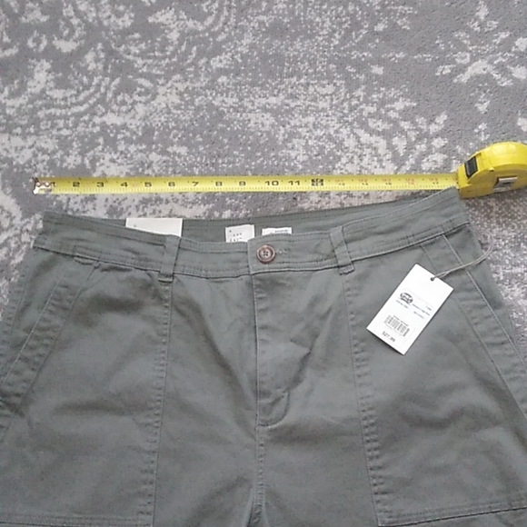 Women's size 16 hunter green cropped pants - Picture 9 of 9